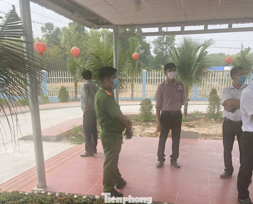Lãnh đạo xã ở Bình Dương nói gì vụ leo rào kiểm tra quán không thông báo? ảnh 3