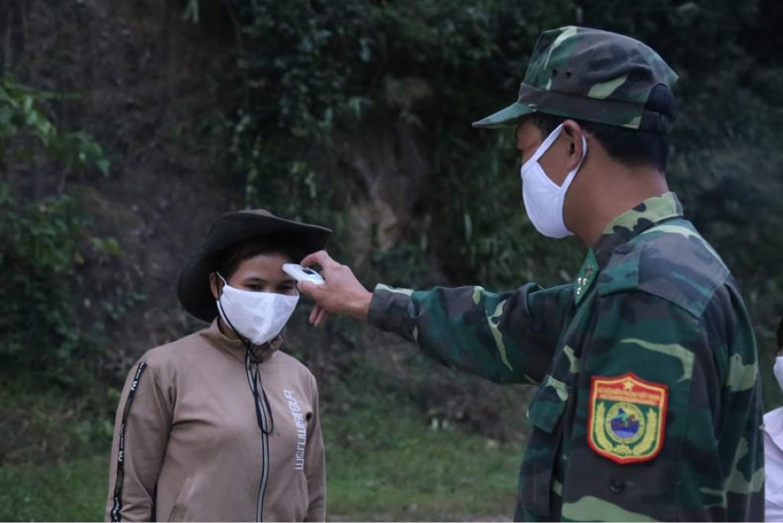 Những người lính nơi tuyến đầu chống dịch ảnh 2