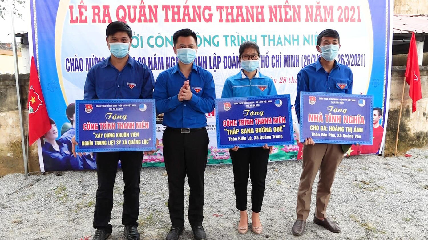 Ký ức thanh xuân một thời sôi nổi 'đẹp như hoa hồng, cứng hơn sắt thép' ảnh 18
