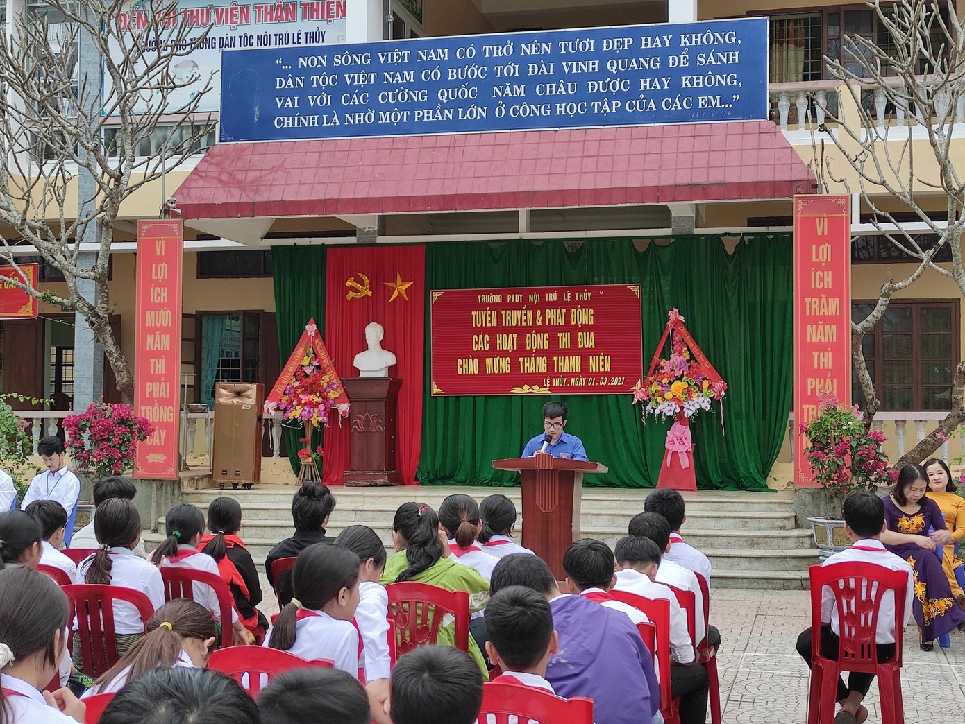 Tuổi trẻ Quảng Bình sôi nổi nhiều chương trình ý nghĩa cho cộng đồng ảnh 1