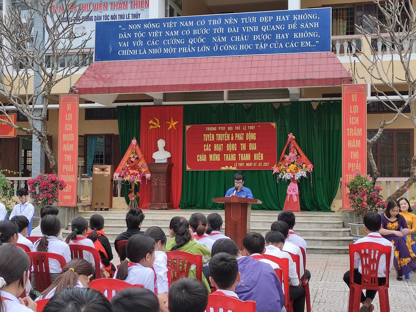 Tuổi trẻ Quảng Bình sôi nổi nhiều chương trình ý nghĩa cho cộng đồng ảnh 1