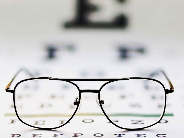 Những lưu ý 'sống còn' khi mua kính đeo mắt để khỏi 'phí tiền' ảnh 1
