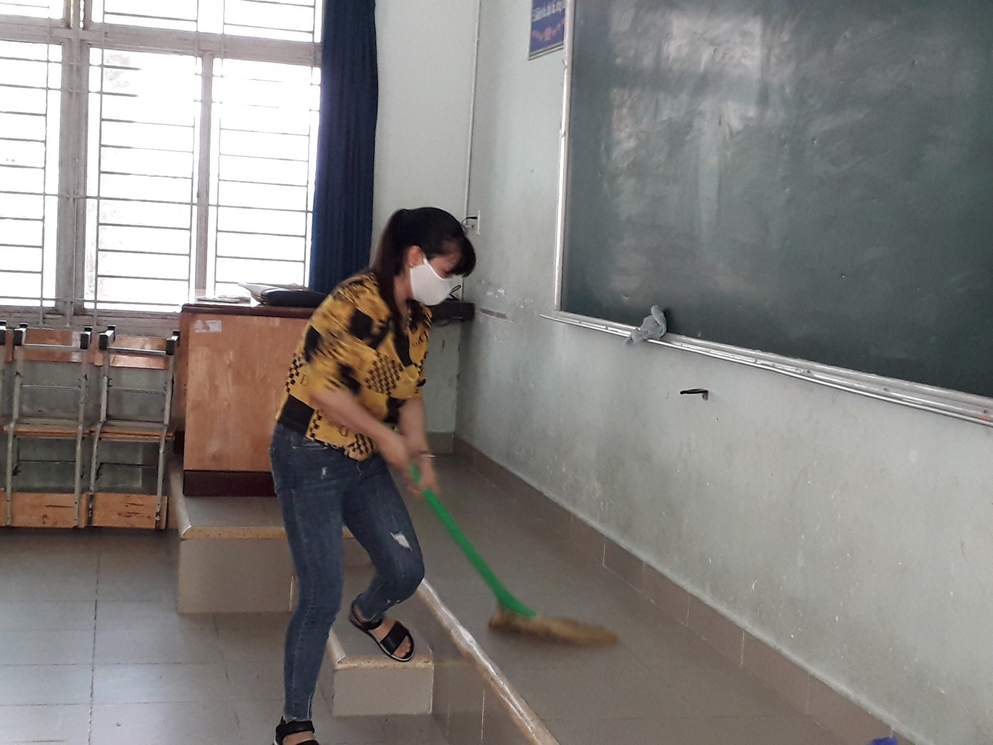 TPHCM tất bật chuẩn bị đón hơn 170.000 học sinh đi học lại ảnh 2