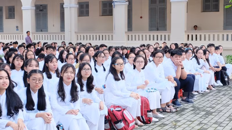 TPHCM tất bật chuẩn bị đón hơn 170.000 học sinh đi học lại ảnh 3