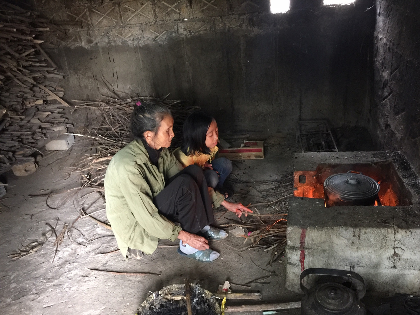 Cần lắm sự chung tay giúp đỡ gia đình bé có tim bên phải, 3 lần tưởng chết rồi sống lại ảnh 2