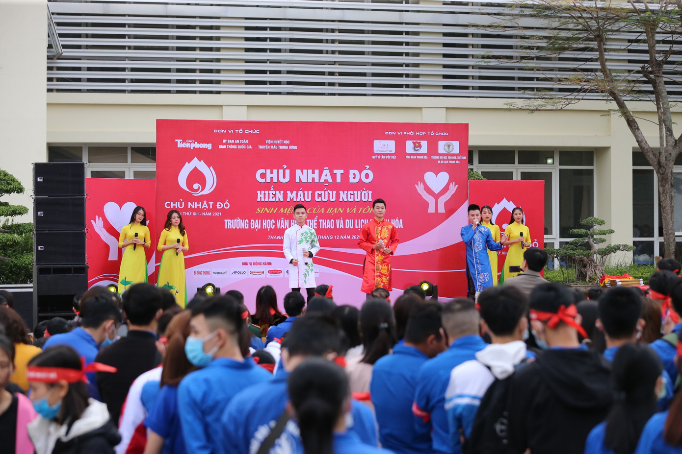 Hoa hậu Đỗ Thị Hà hưởng ứng ngày hội Chủ nhật Đỏ tại Thanh Hoá ảnh 5