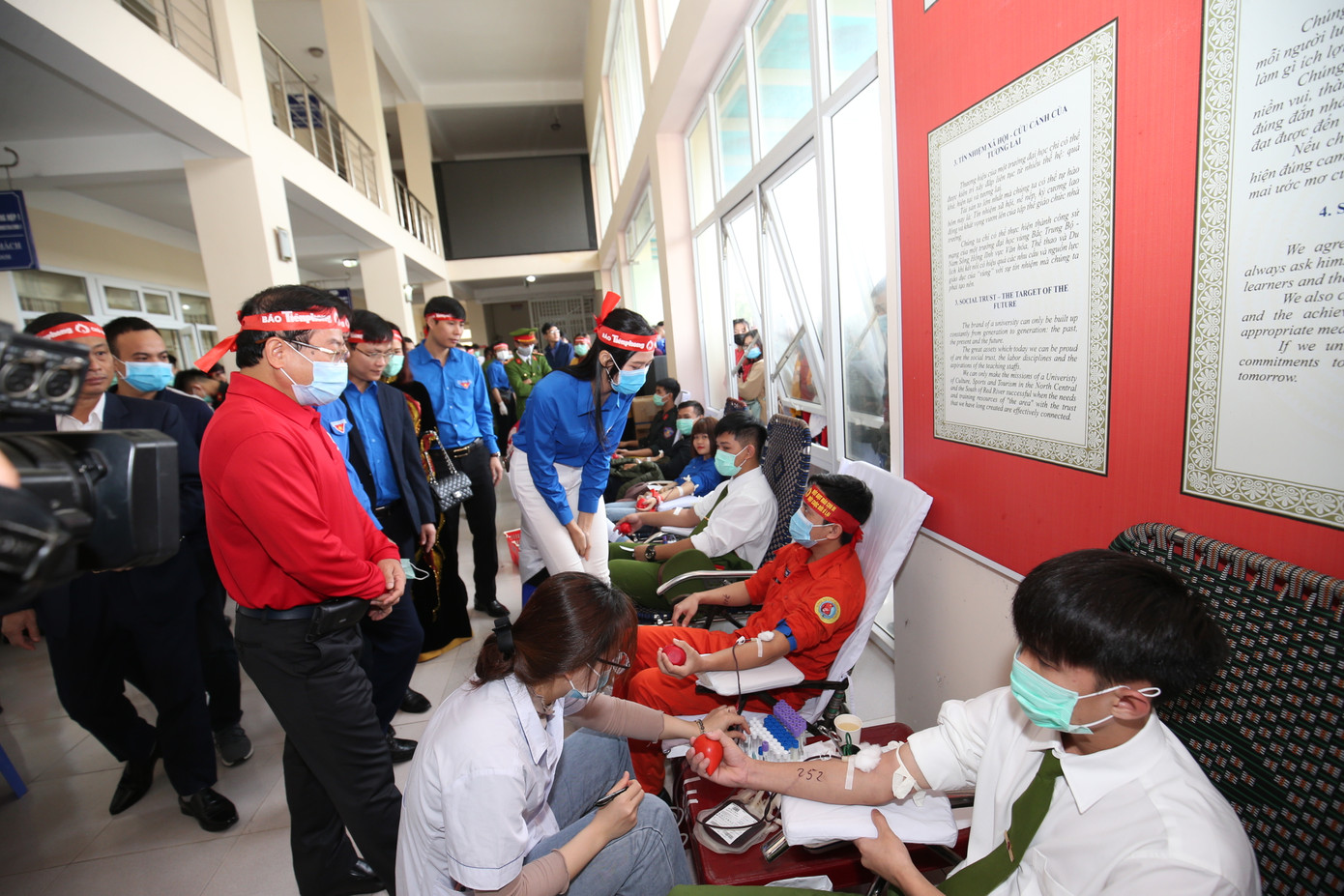 Hoa hậu Đỗ Thị Hà hưởng ứng ngày hội Chủ nhật Đỏ tại Thanh Hoá ảnh 11