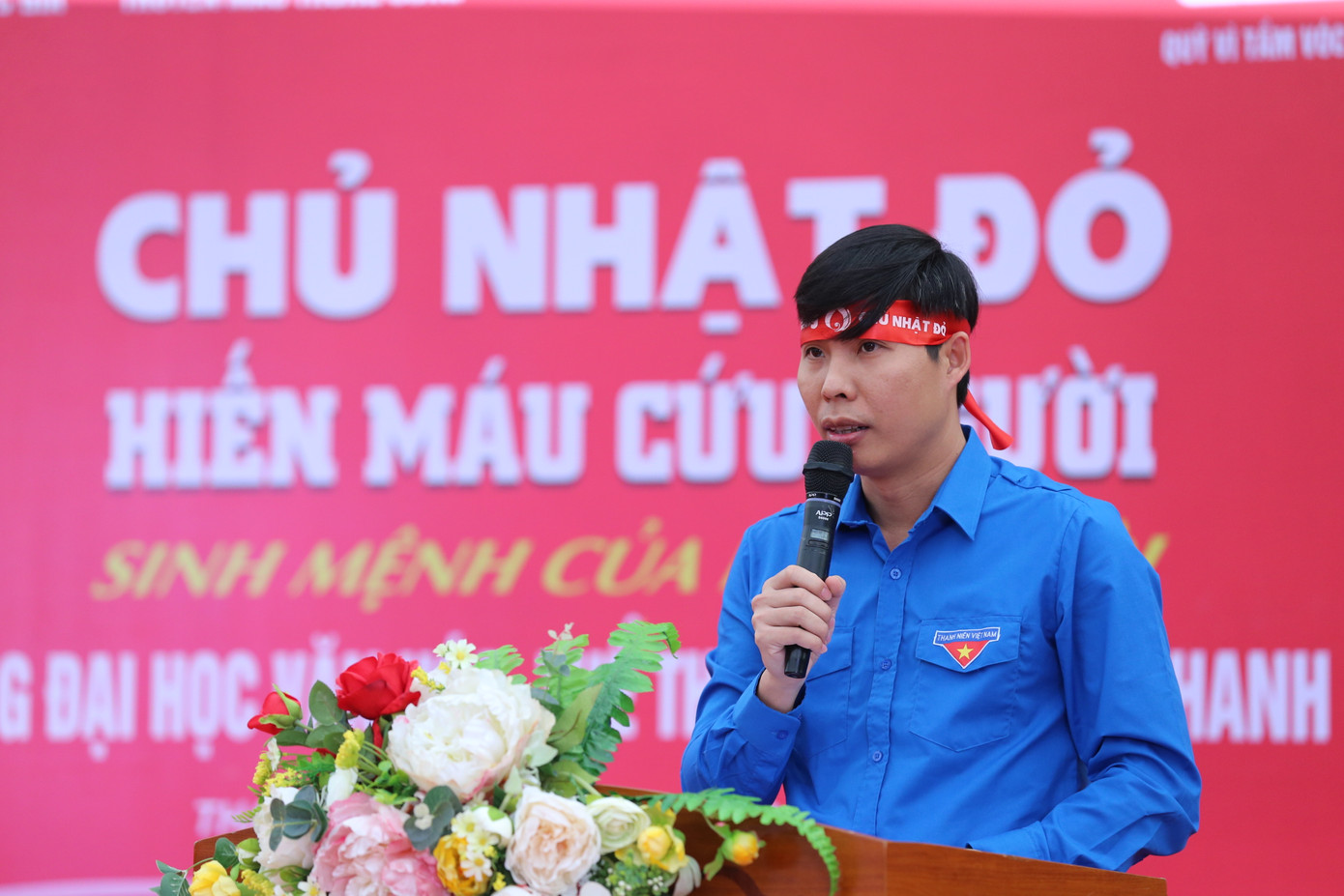 Hoa hậu Đỗ Thị Hà hưởng ứng ngày hội Chủ nhật Đỏ tại Thanh Hoá ảnh 1