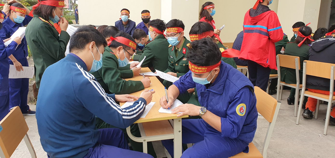 Hoa hậu Đỗ Thị Hà hưởng ứng ngày hội Chủ nhật Đỏ tại Thanh Hoá ảnh 15