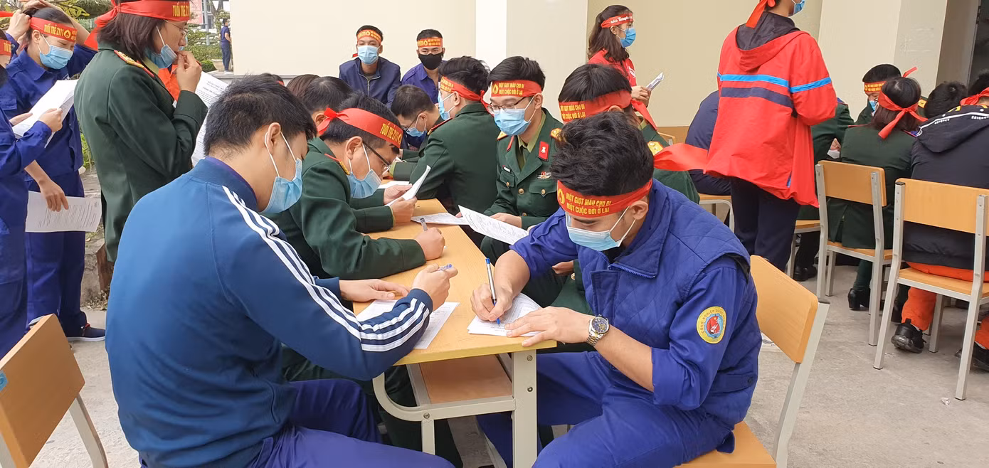 Hoa hậu Đỗ Thị Hà hưởng ứng ngày hội Chủ nhật Đỏ tại Thanh Hoá ảnh 15