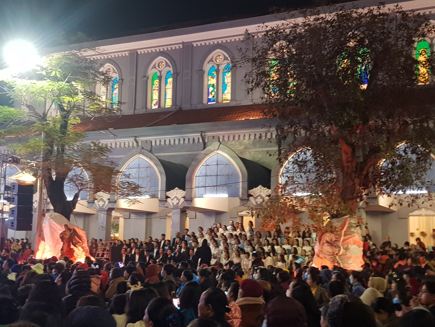 Cả nước tưng bừng đón chào Giáng sinh 2020 ảnh 2