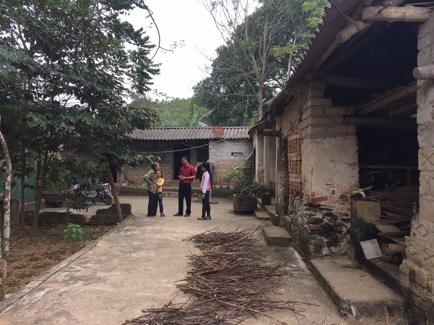 Cần lắm sự chung tay giúp đỡ gia đình bé có tim bên phải, 3 lần tưởng chết rồi sống lại ảnh 4