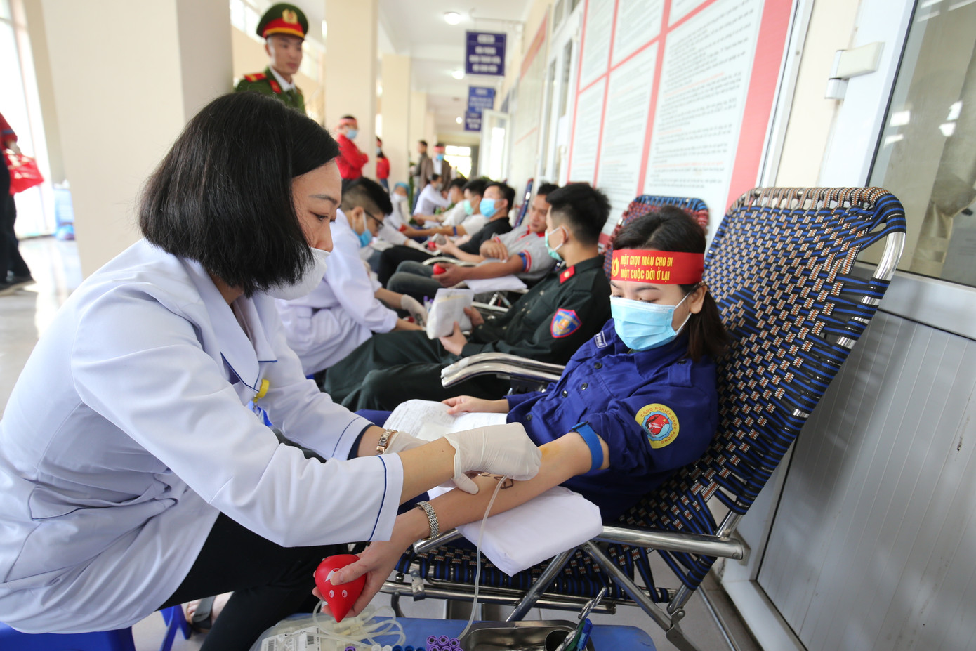 Hoa hậu Đỗ Thị Hà hưởng ứng ngày hội Chủ nhật Đỏ tại Thanh Hoá ảnh 26