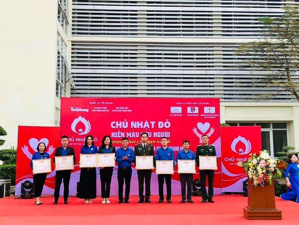 Gần 200 cán bộ, chiến sỹ công an tỉnh Thanh Hoá tham gia ngày hội Chủ nhật Đỏ ảnh 7