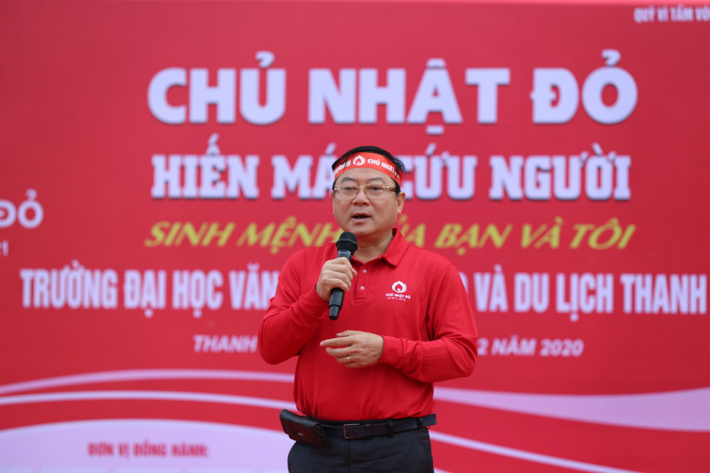 Hoa hậu Đỗ Thị Hà hưởng ứng ngày hội Chủ nhật Đỏ tại Thanh Hoá ảnh 2