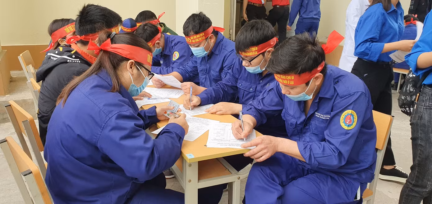 Hoa hậu Đỗ Thị Hà hưởng ứng ngày hội Chủ nhật Đỏ tại Thanh Hoá ảnh 17