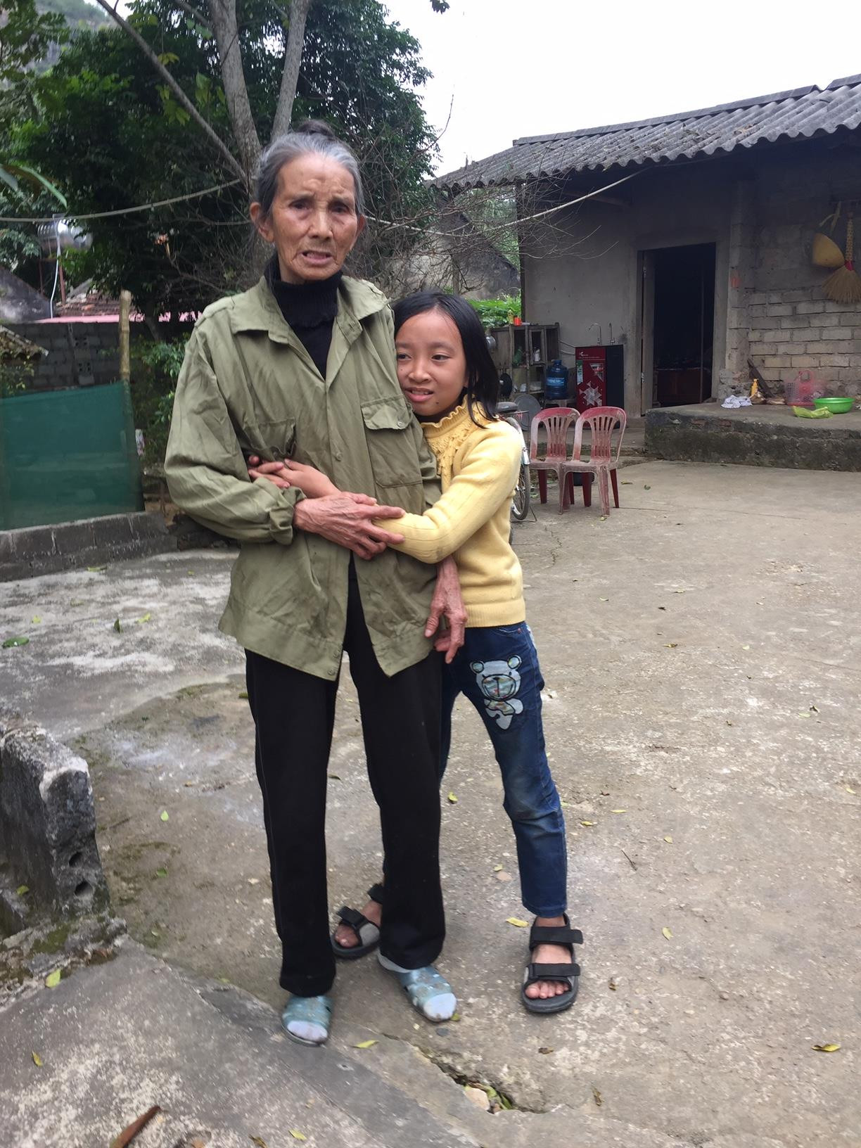 Cần lắm sự chung tay giúp đỡ gia đình bé có tim bên phải, 3 lần tưởng chết rồi sống lại ảnh 1