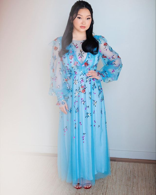 Cô gái Cần Thơ diện đầm xuyên thấu ở Quả Cầu Vàng 2021 ảnh 1