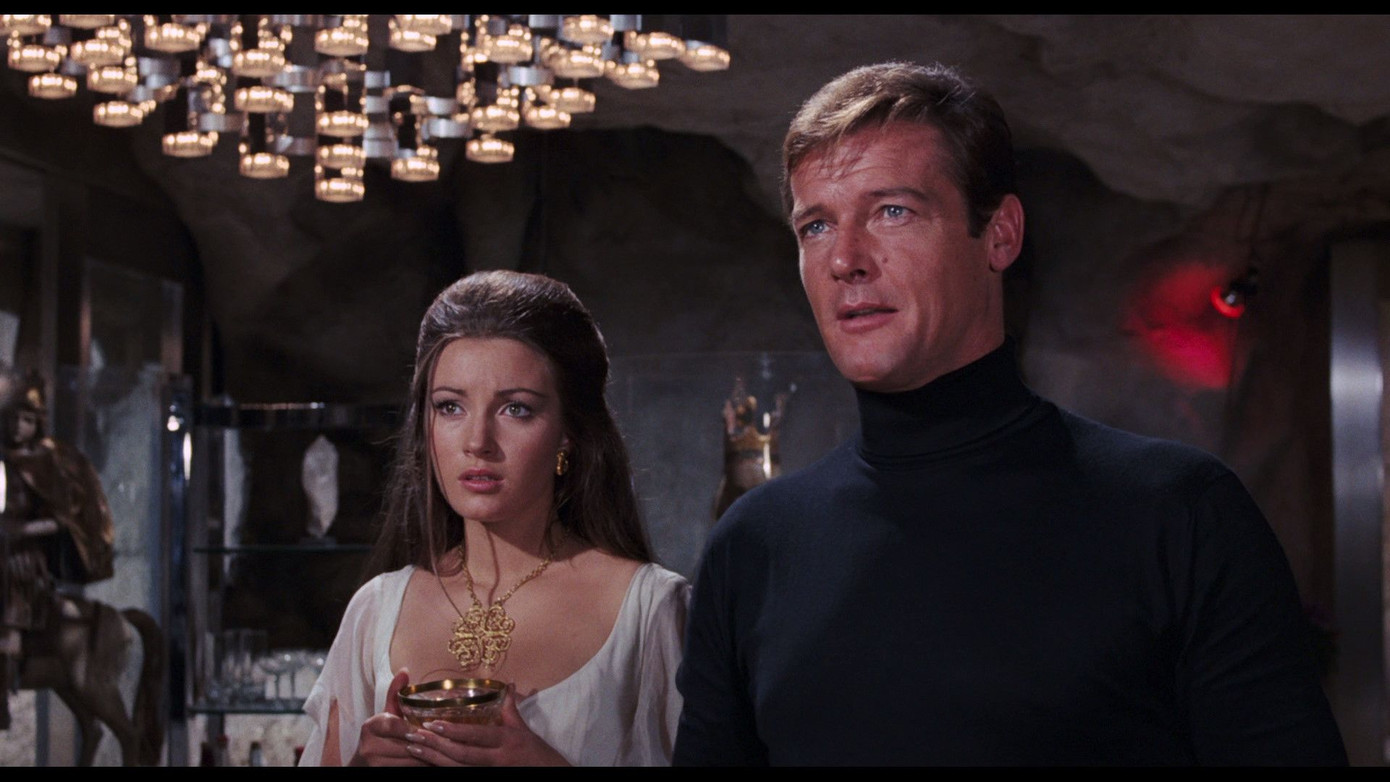 'Bond girl' Jane Seymour tuổi 70 trẻ đẹp ngỡ ngàng ở biển với áo tắm ảnh 8
