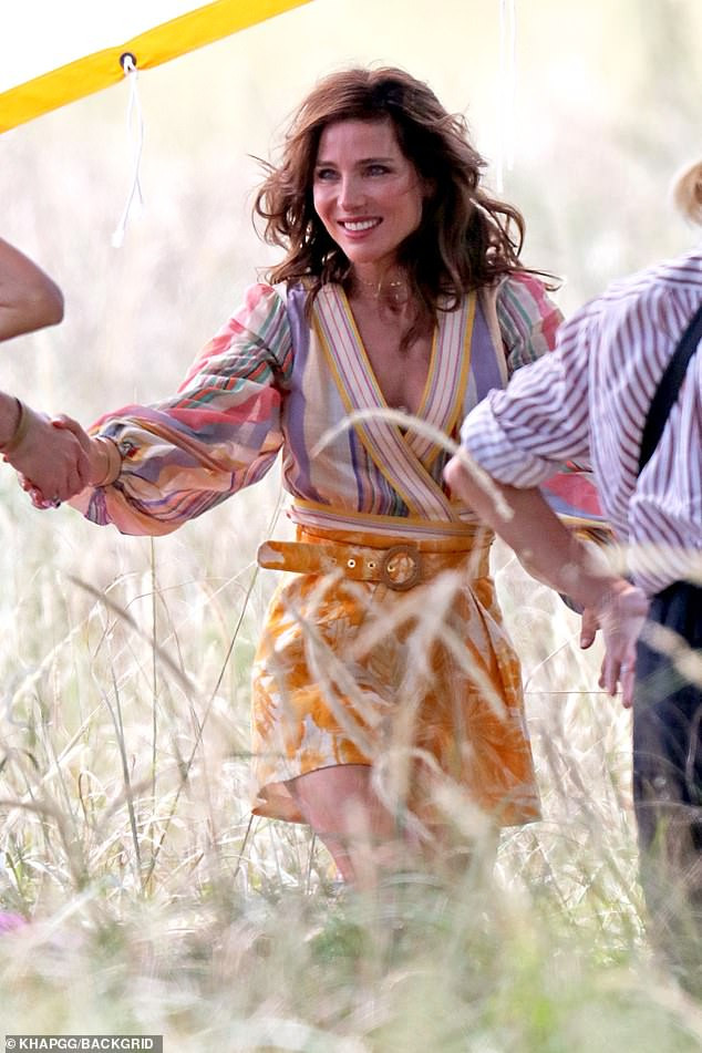 Vợ 'Thần Sấm Thor' chụp ảnh không nội y nóng bỏng ảnh 18