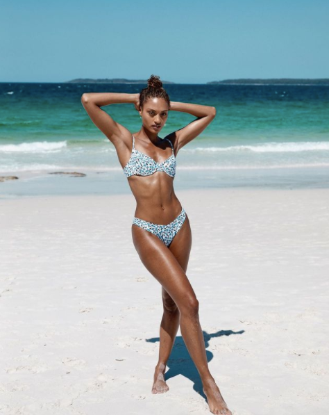 Dàn chân dài trình diễn bikini xanh 'mát mắt' ở biển ảnh 12