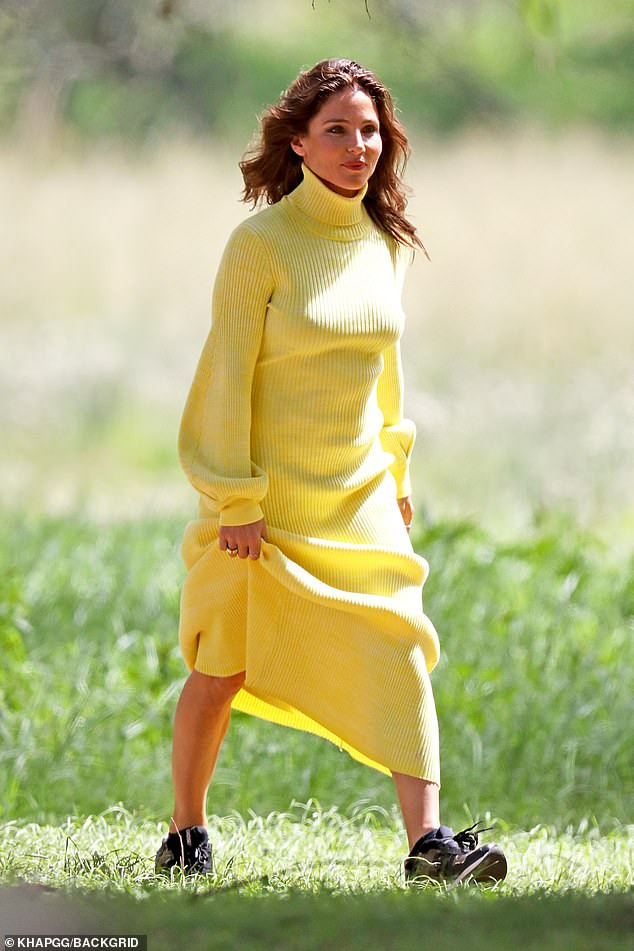 Vợ 'Thần Sấm Thor' chụp ảnh không nội y nóng bỏng ảnh 14