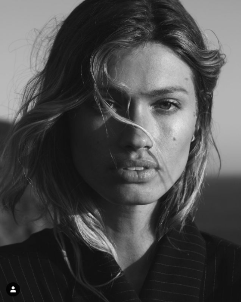 Nữ y tá tuyến đầu chống COVID-19 làm mẫu cho tạp chí áo tắm danh tiếng ảnh 3