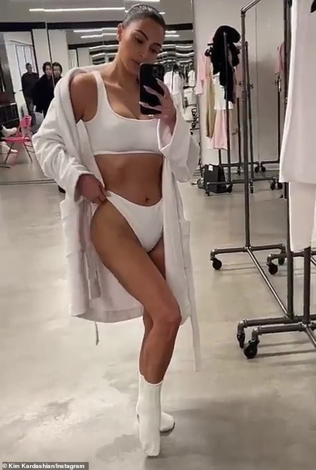 Nữ tỷ phú Kylie Jenner khoe 3 vòng 'bốc lửa' ảnh 6