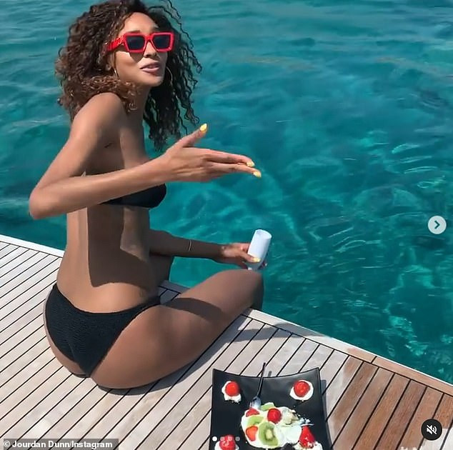 Siêu mẫu Jourdan Dunn khoe dáng đẹp như tạc tượng với áo tắm ảnh 5