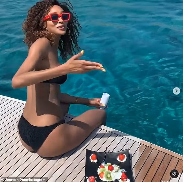 Siêu mẫu Jourdan Dunn khoe dáng đẹp như tạc tượng với áo tắm ảnh 5