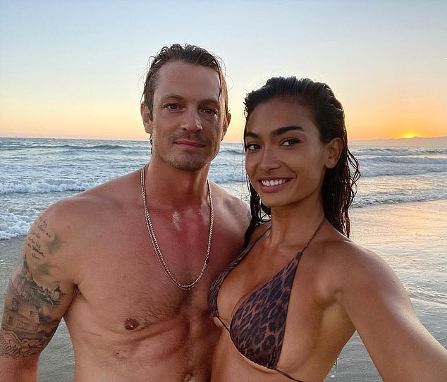 Đường cong 'bỏng rẫy' của siêu mẫu nội y Kelly Gale ảnh 4