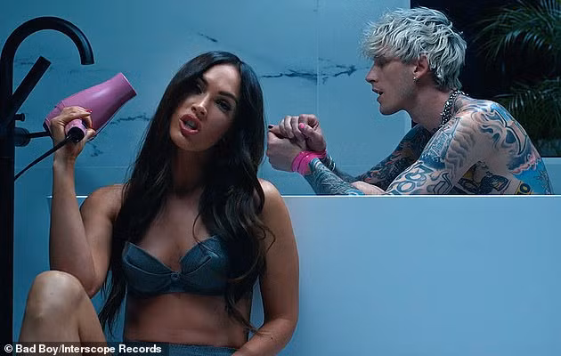 Megan Fox dính như sam tình trẻ kém 4 tuổi, nắm chặt tay nhau đi hẹn hò đêm ảnh 7