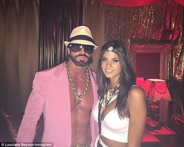 Con gái người mẫu của triệu phú Úc khét tiếng tiết lộ bất ngờ về cách nuôi dạy của cha ảnh 2