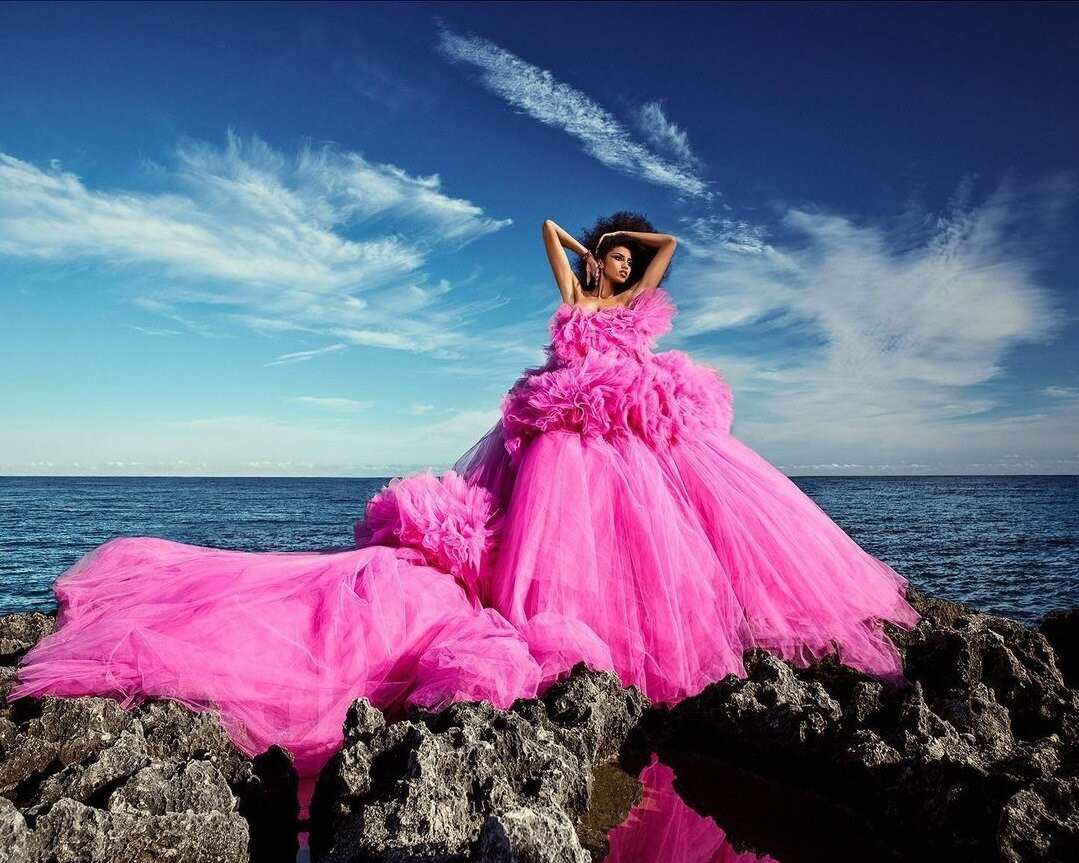 Khó rời mắt khỏi đường cong tuyệt mỹ của chân dài 9x Imaan Hammam ảnh 13