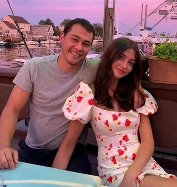 Katie Holmes trẻ trung bất ngờ trên phố với váy boho trễ nải ảnh 11