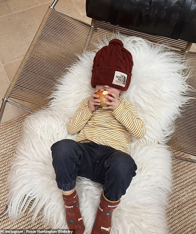 Bạn gái 'Người vận chuyển' chụp ngực trần nóng bỏng, hé lộ lần đầu gặp Jason Statham ảnh 14