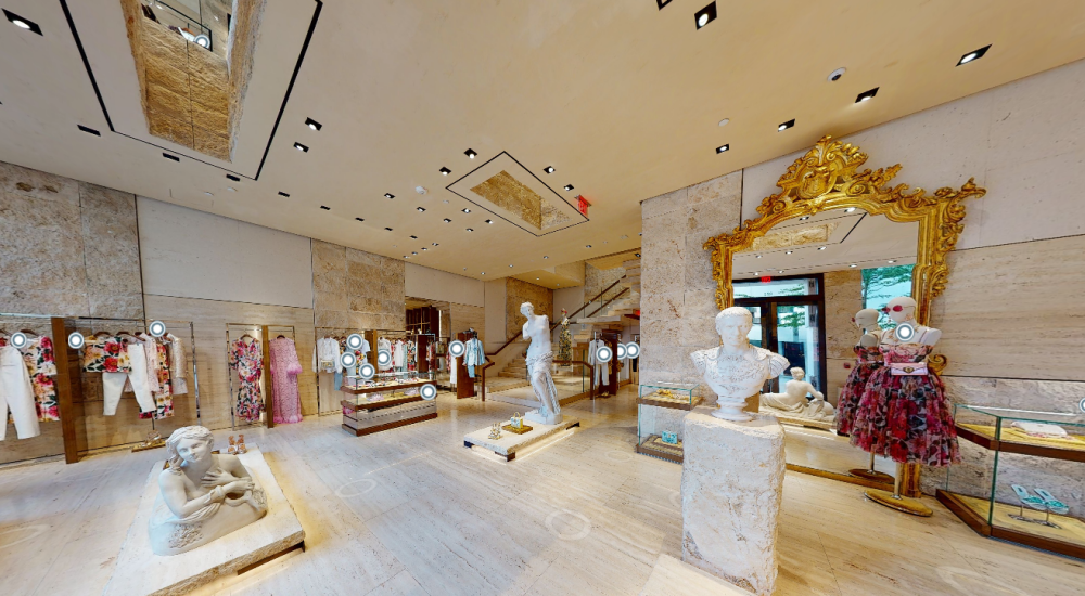 Chị em Kim Kardashian nóng bỏng 'rực lửa' trong show thời trang ảo của Dolce & Gabbana ảnh 14