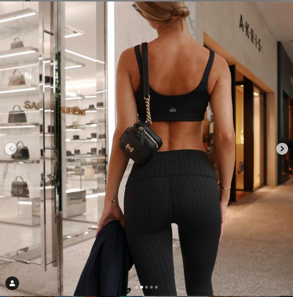 Mẫu áo tắm Kimberley Garner dáng đẹp như tạc tượng với bikini ảnh 8