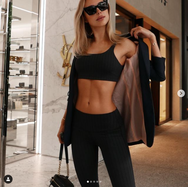 Mẫu áo tắm Kimberley Garner dáng đẹp như tạc tượng với bikini ảnh 9