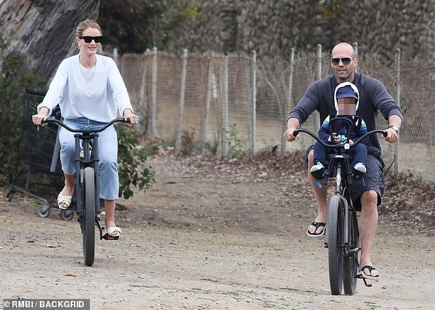 Bạn gái 'Người vận chuyển' chụp ngực trần nóng bỏng, hé lộ lần đầu gặp Jason Statham ảnh 9