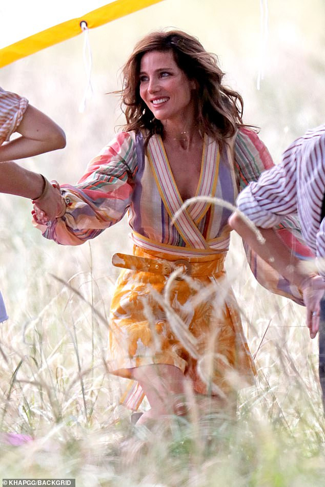 Vợ 'Thần Sấm Thor' chụp ảnh không nội y nóng bỏng ảnh 7