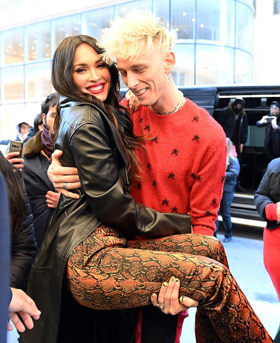 Megan Fox mặc cực sành điệu, khoe eo thon ra phố ảnh 6