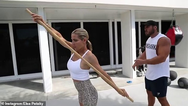 Vợ 'Thần Sấm Thor' sắc vóc nóng bỏng, tươi trẻ ngỡ ngàng ở tuổi U50 ảnh 5