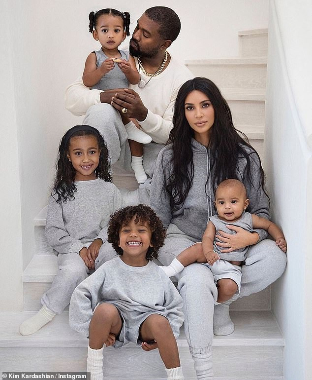 Nữ tỷ phú Kylie Jenner khoe 3 vòng 'bốc lửa' ảnh 8