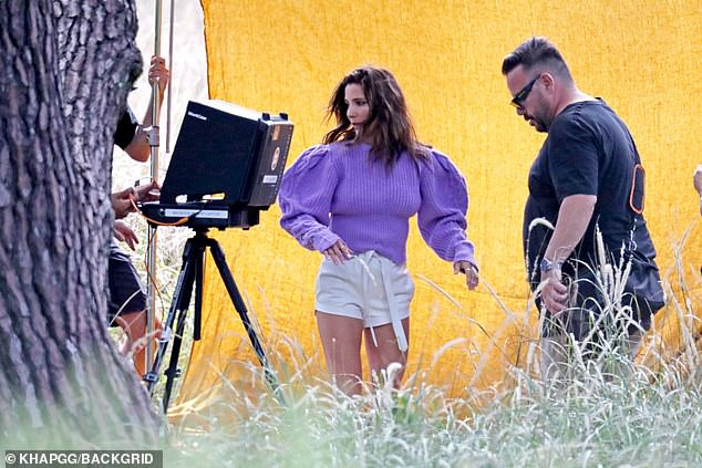 Vợ 'Thần Sấm Thor' chụp ảnh không nội y nóng bỏng ảnh 13