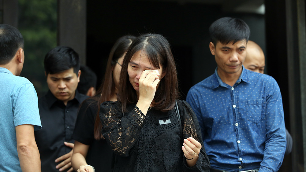 Không cầm được nước mắt xem phim về Thứ trưởng giáo dục Lê Hải An ảnh 18