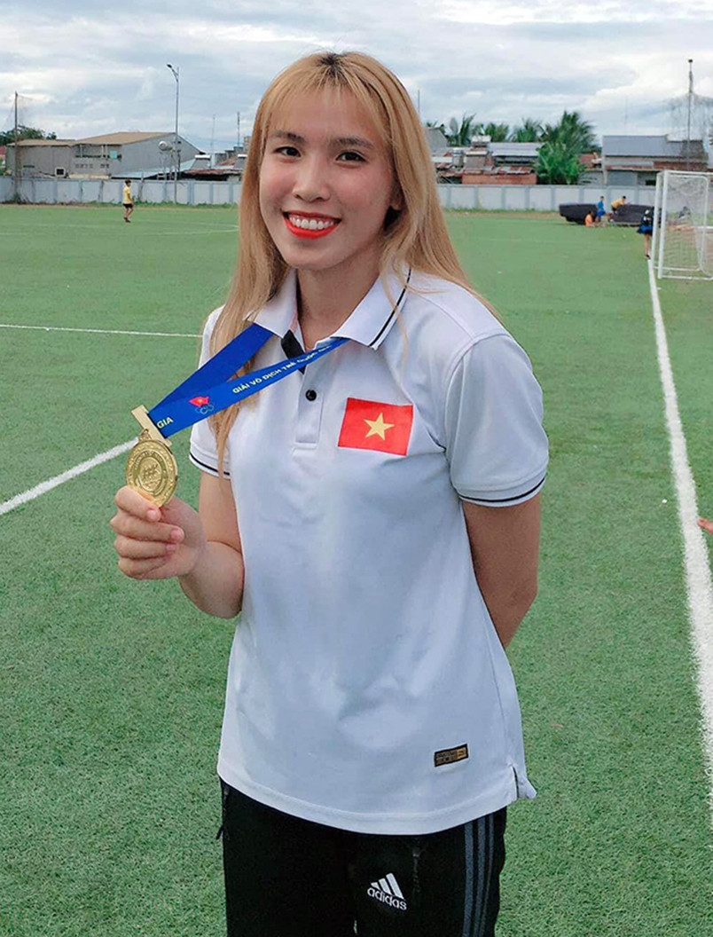 Nữ sinh Đại học Duy Tân đoạt Huy chương Bạc nhảy sào nữ ảnh 2