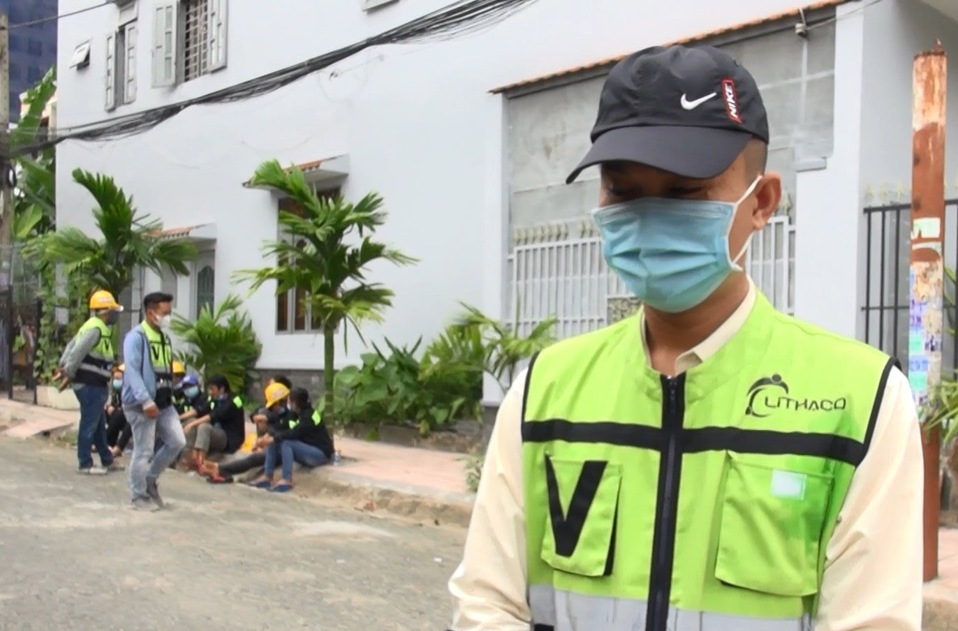 Nhiều công nhân tập trung phản đối nhà thầu chính dự án metro số 1 ảnh 2