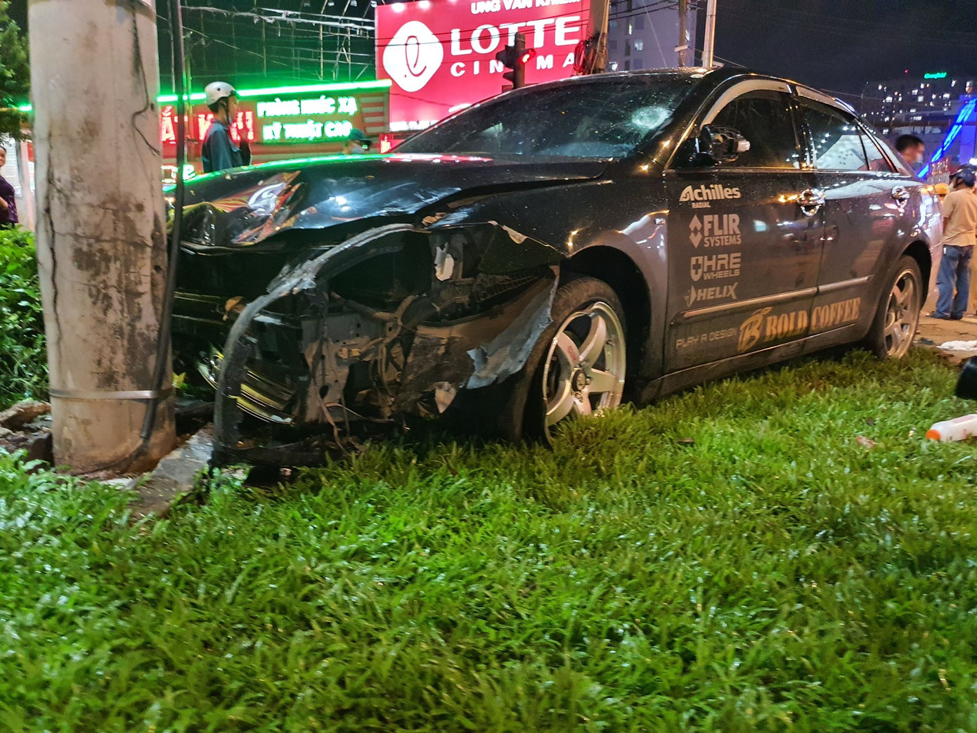 Nữ tài xế xe Camry tông 8 xe máy ở Sài Gòn khai do đạp nhầm chân ga ảnh 2