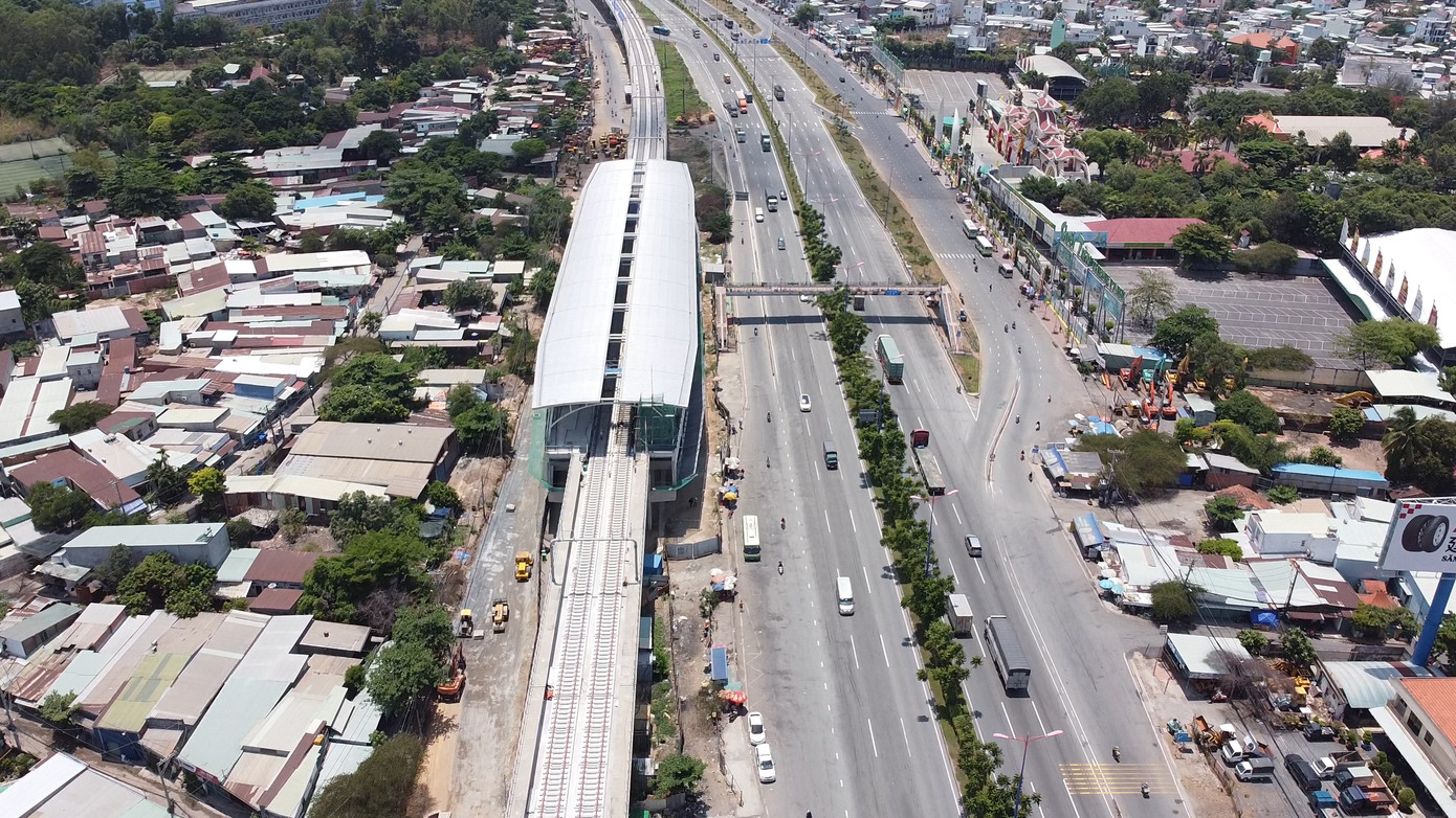 Nhiều công nhân tập trung phản đối nhà thầu chính dự án metro số 1 ảnh 3